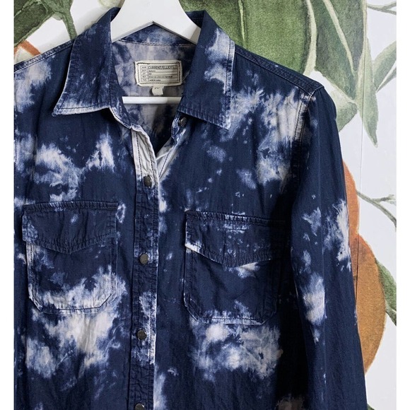 Current Elliot Size 2 Medium Blue Tie Dye Button Front Long Sleeve Shirt - Picture 2 of 4